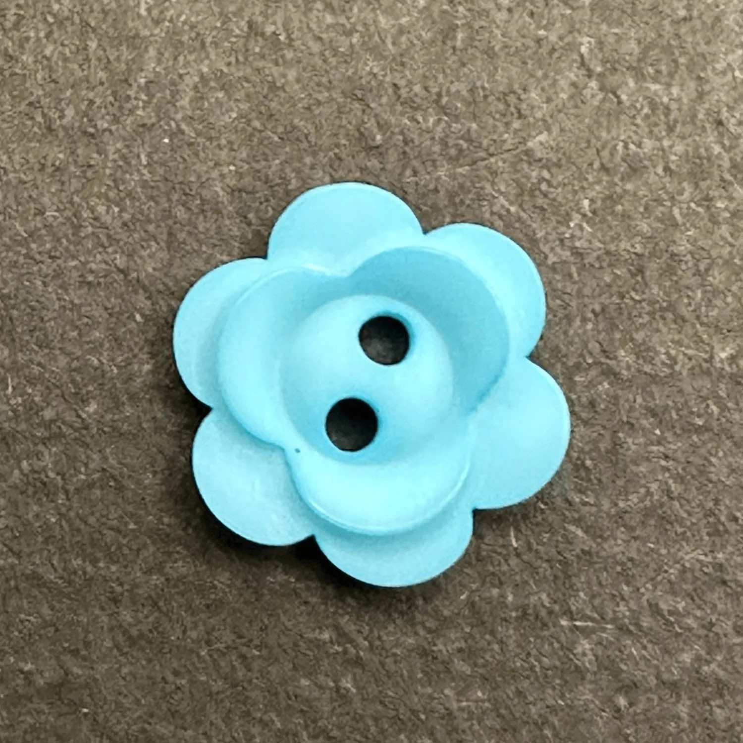 2 Hole Matt Flower Button 15mm - Image 15