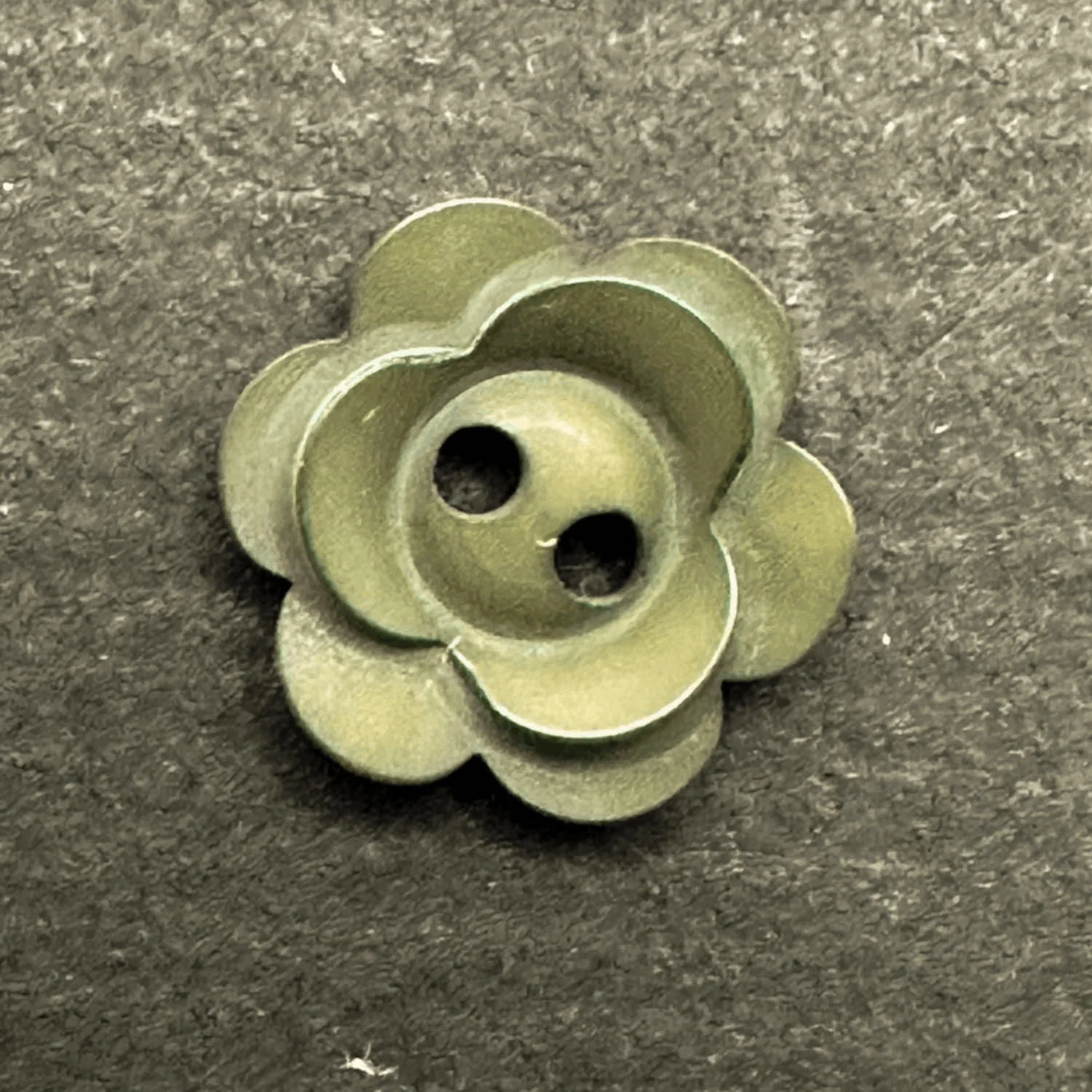 2 Hole Matt Flower Button 12mm - Image 8