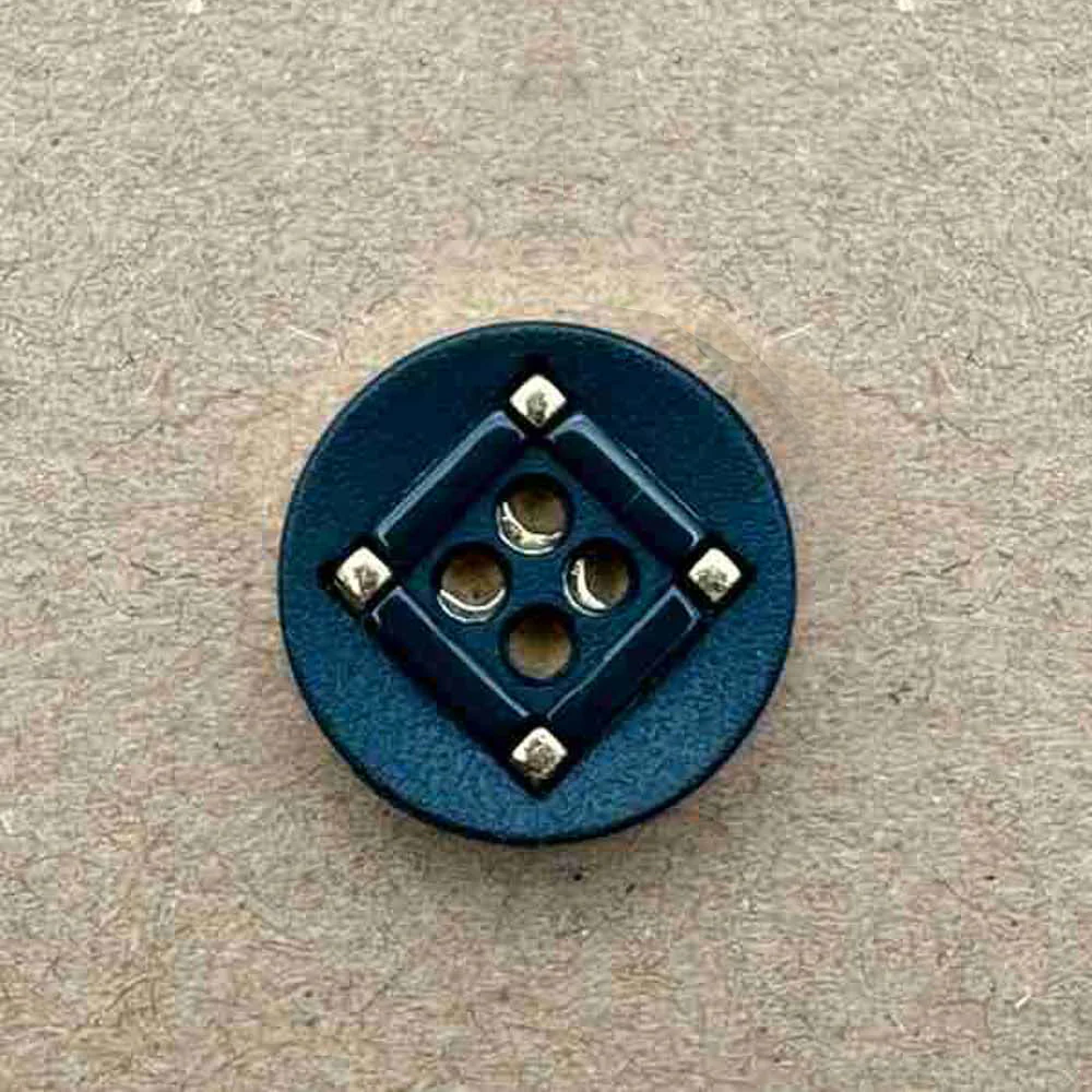 4 Hole Nylon Gold Square Pattern Button - Image 12