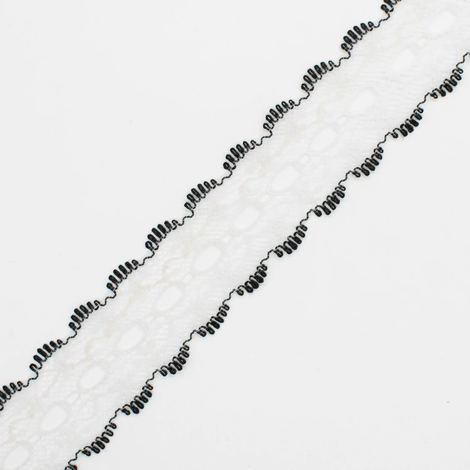 Feathered Eyelet Lace 37mm - Image 9