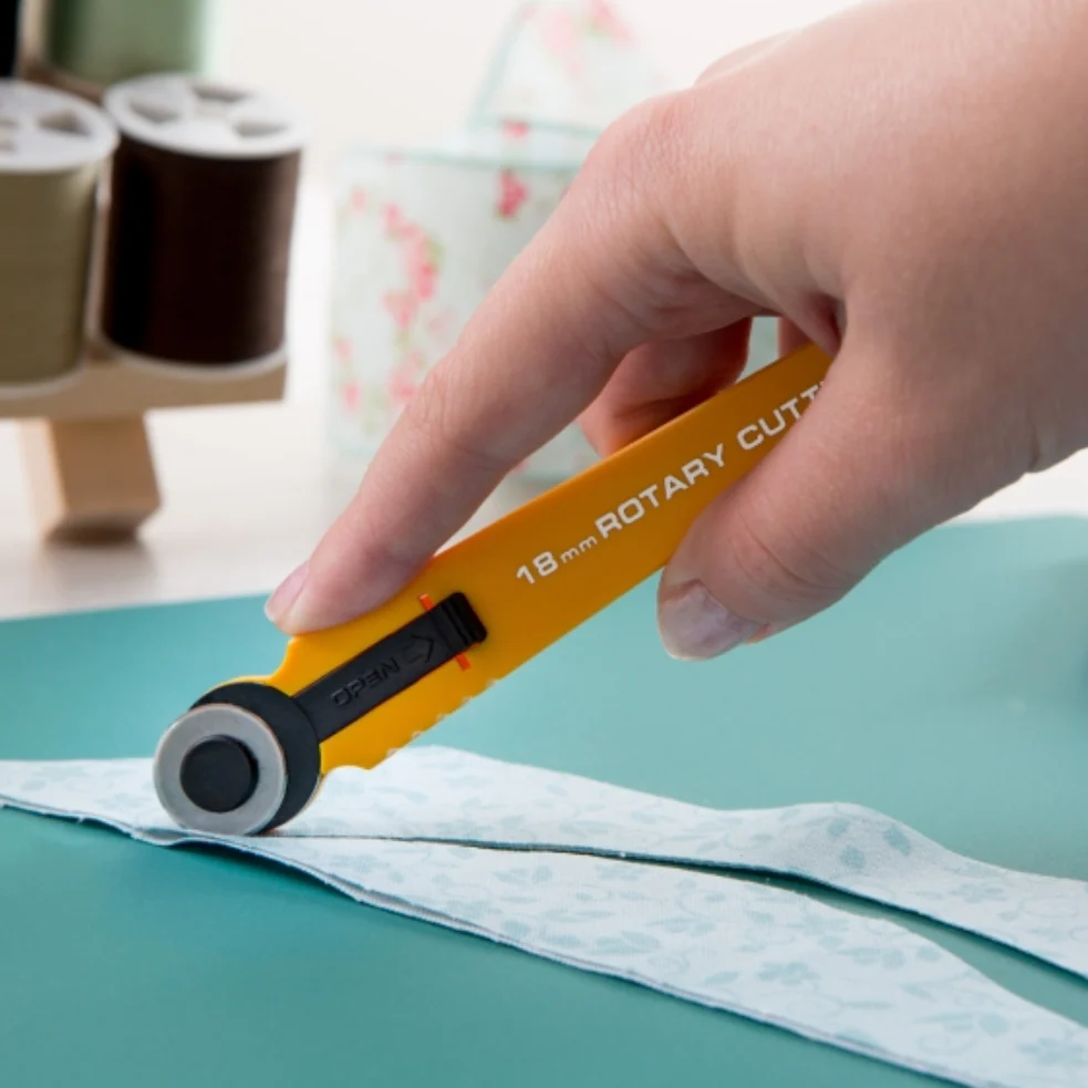 OLFA 18mm Rotary Cutter Stainless Steel Blade - Image 4