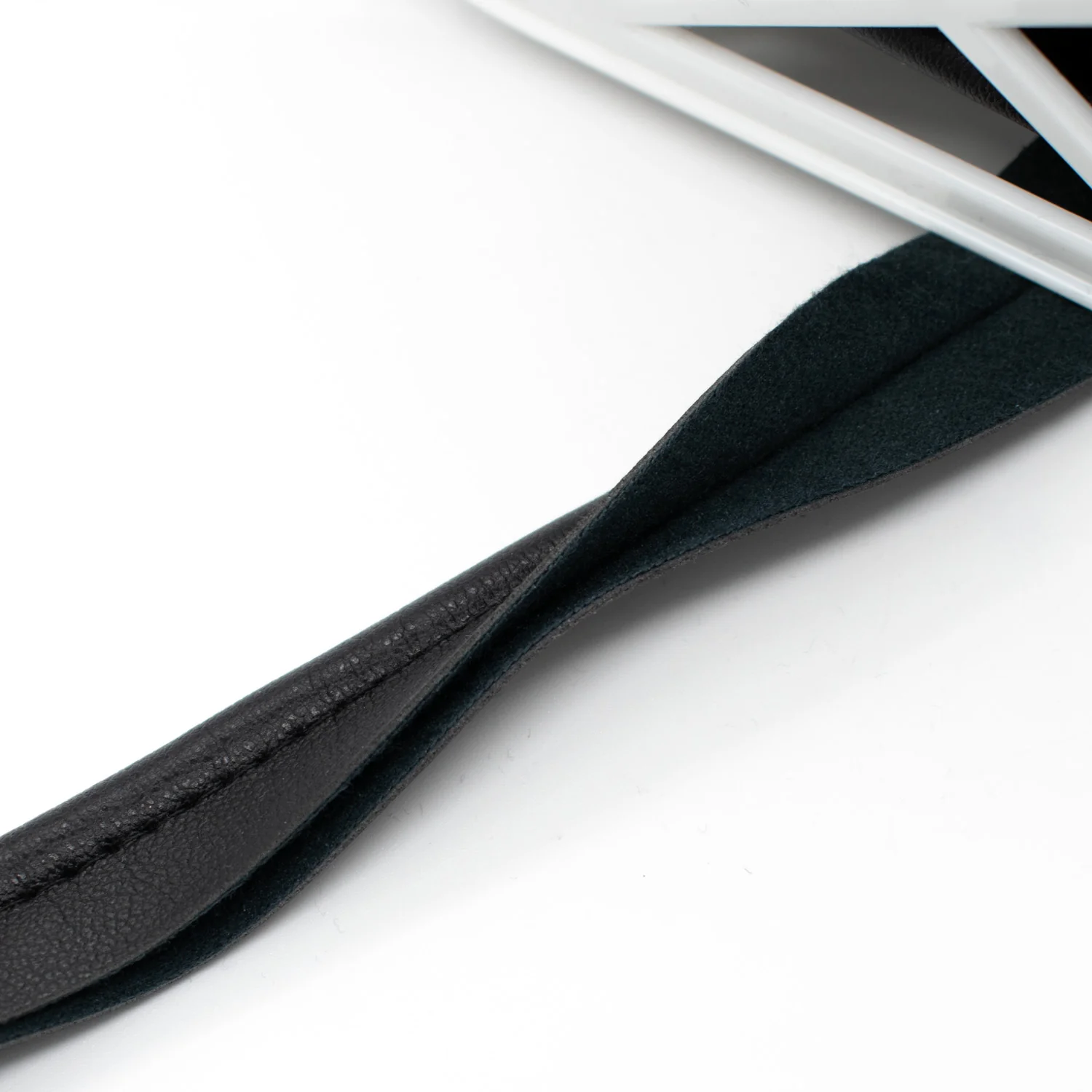 Simplicity PU Leather Lip Cord Black 16mm - Image 2