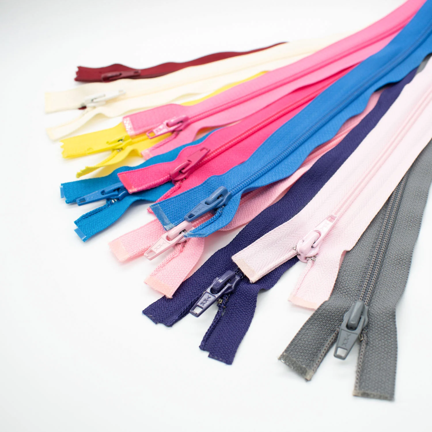 YKK Open End Plastic Zip 39CM - Image 2